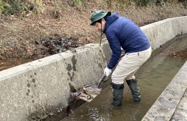 用水路の掃除の様子